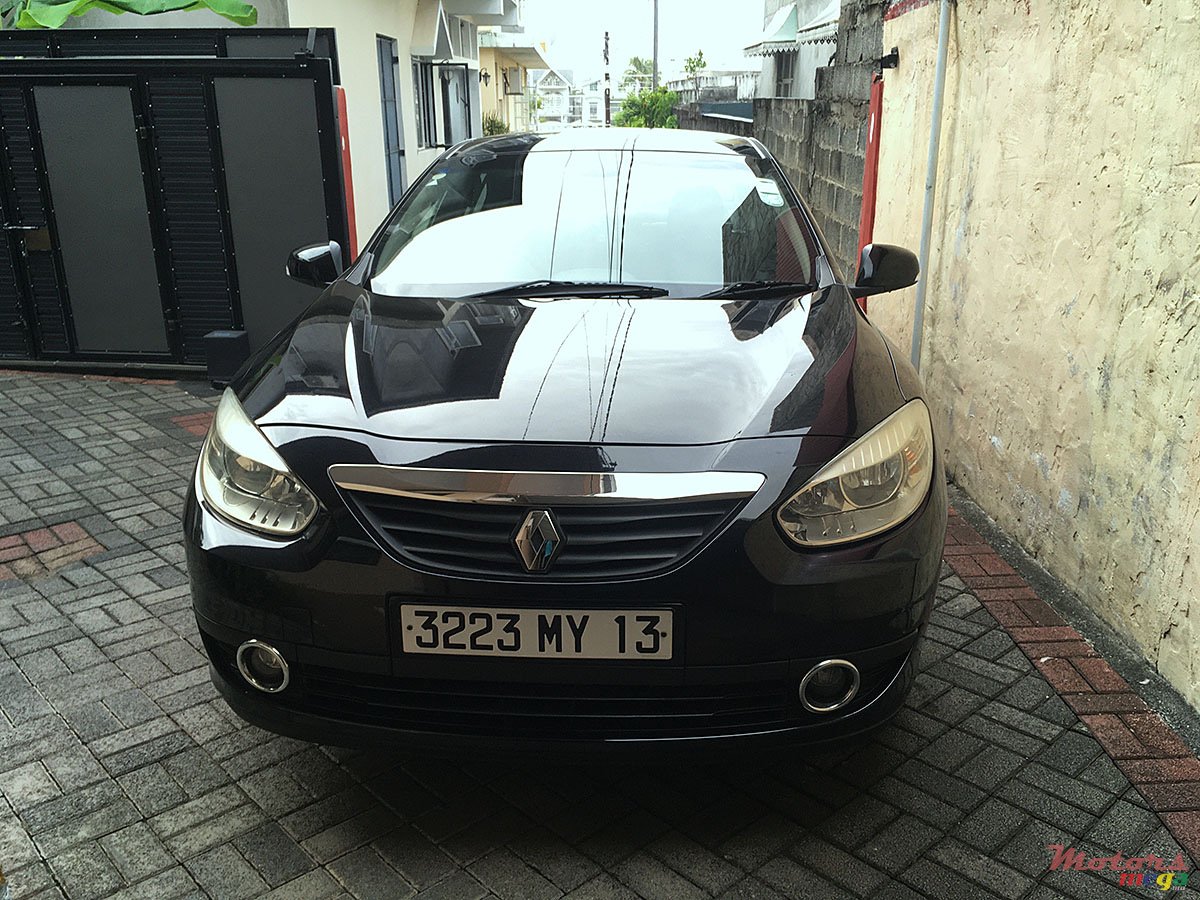 2013' Renault Fluence photo #5