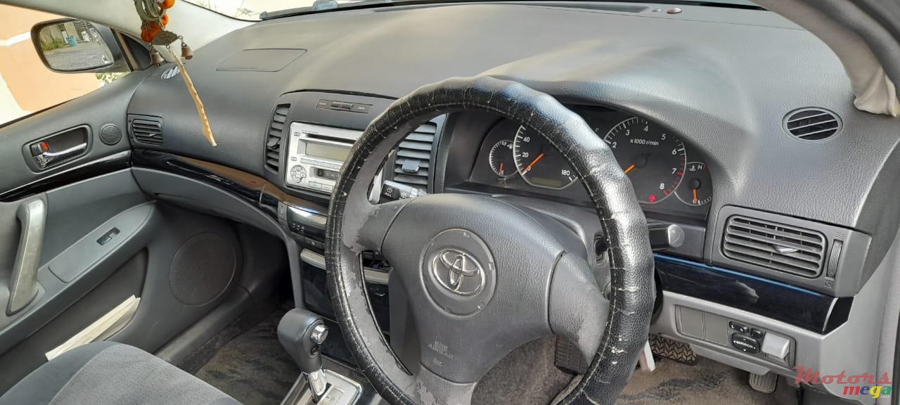 2002' Toyota Allion Japon photo #4