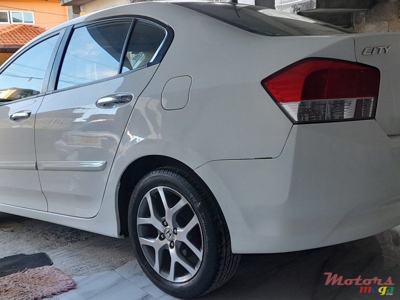 2011' Honda City photo #7