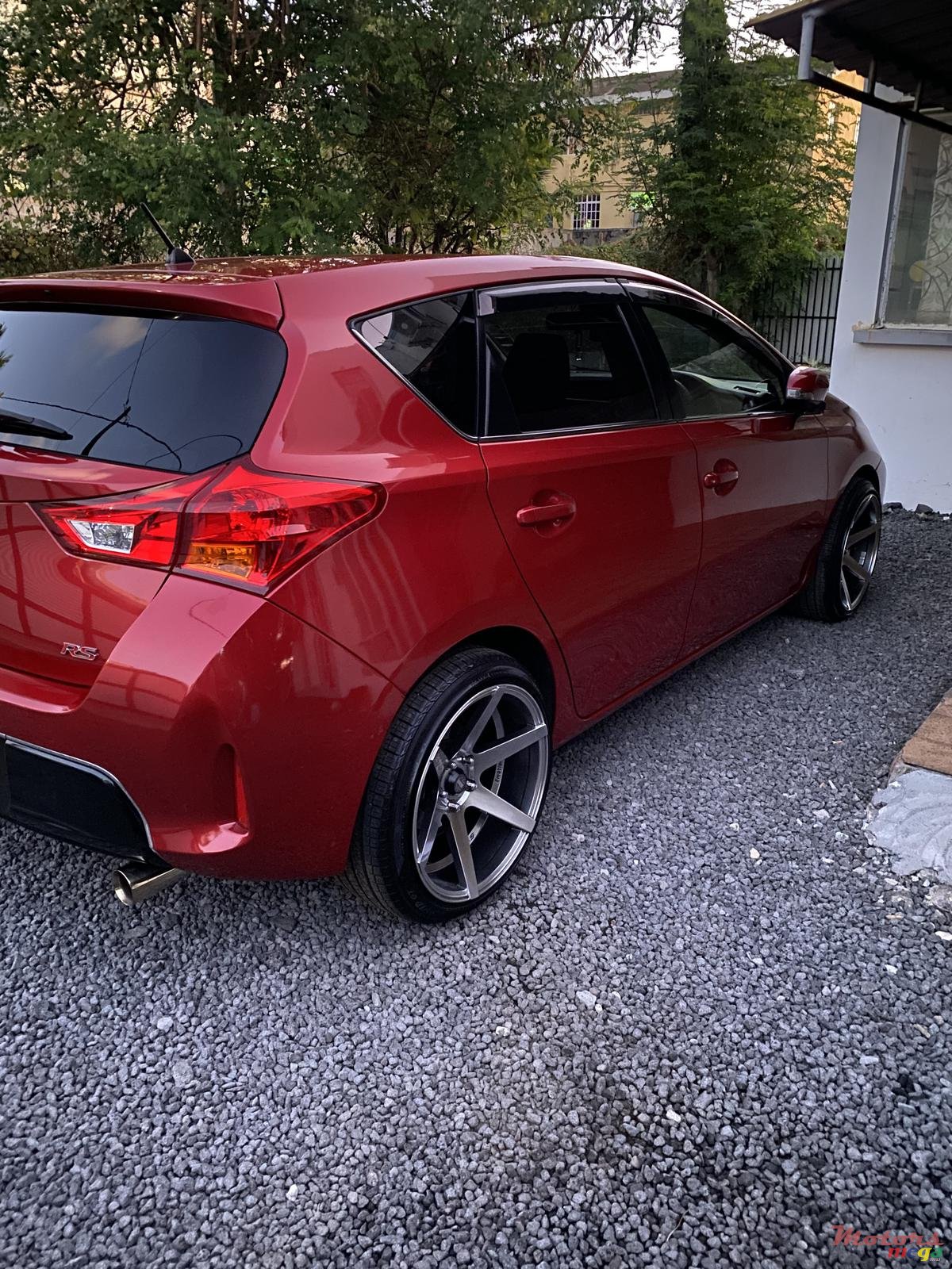 2013' Toyota Auris photo #3