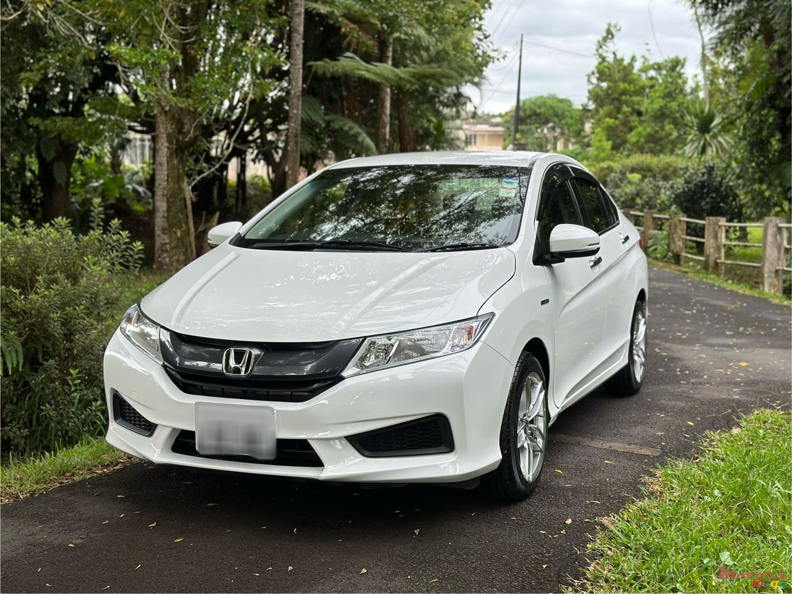 2016' Honda Grace Hybrid photo #2