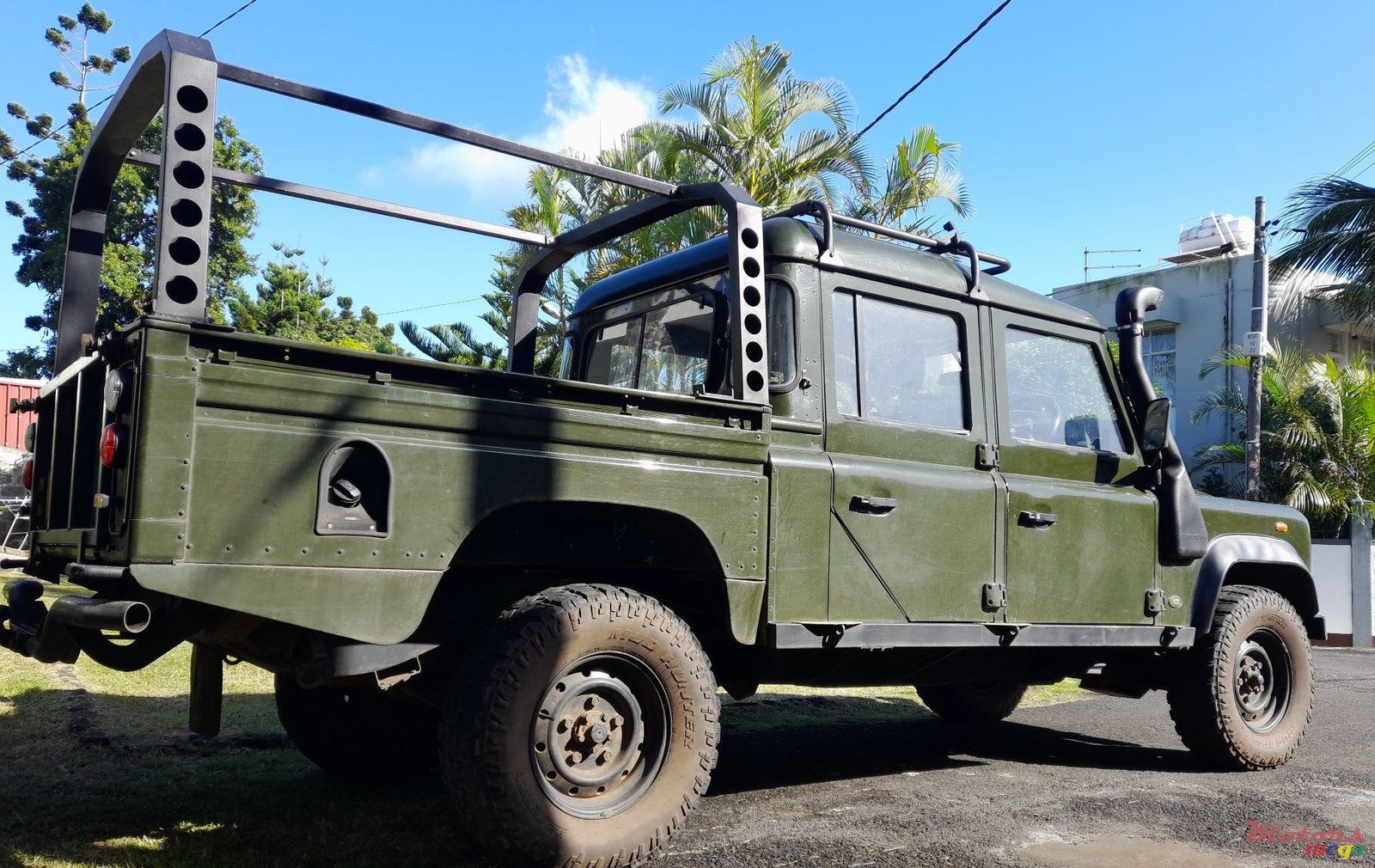 2000' Land Rover Defender photo #2