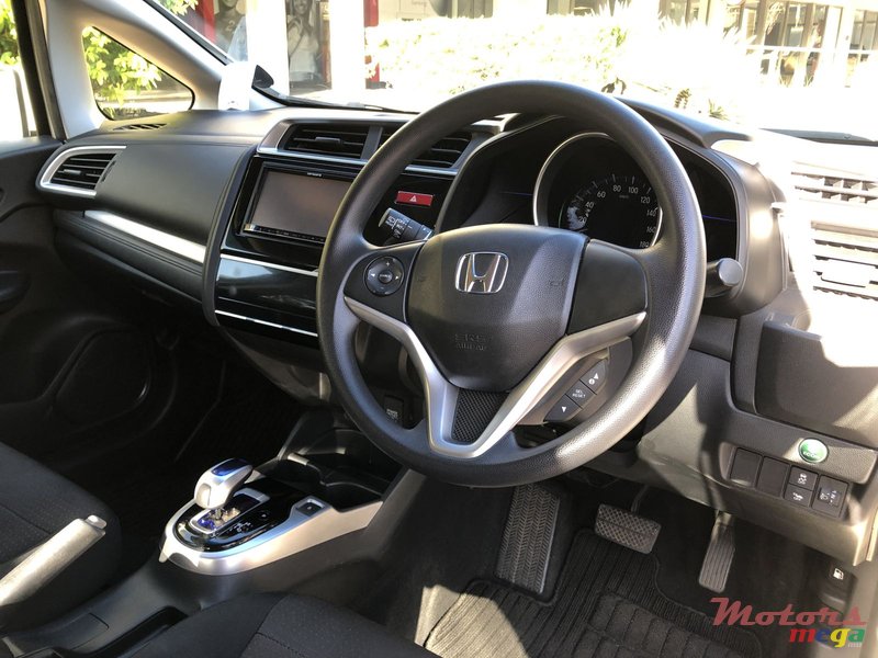 2014' Honda Fit HYBRID photo #3