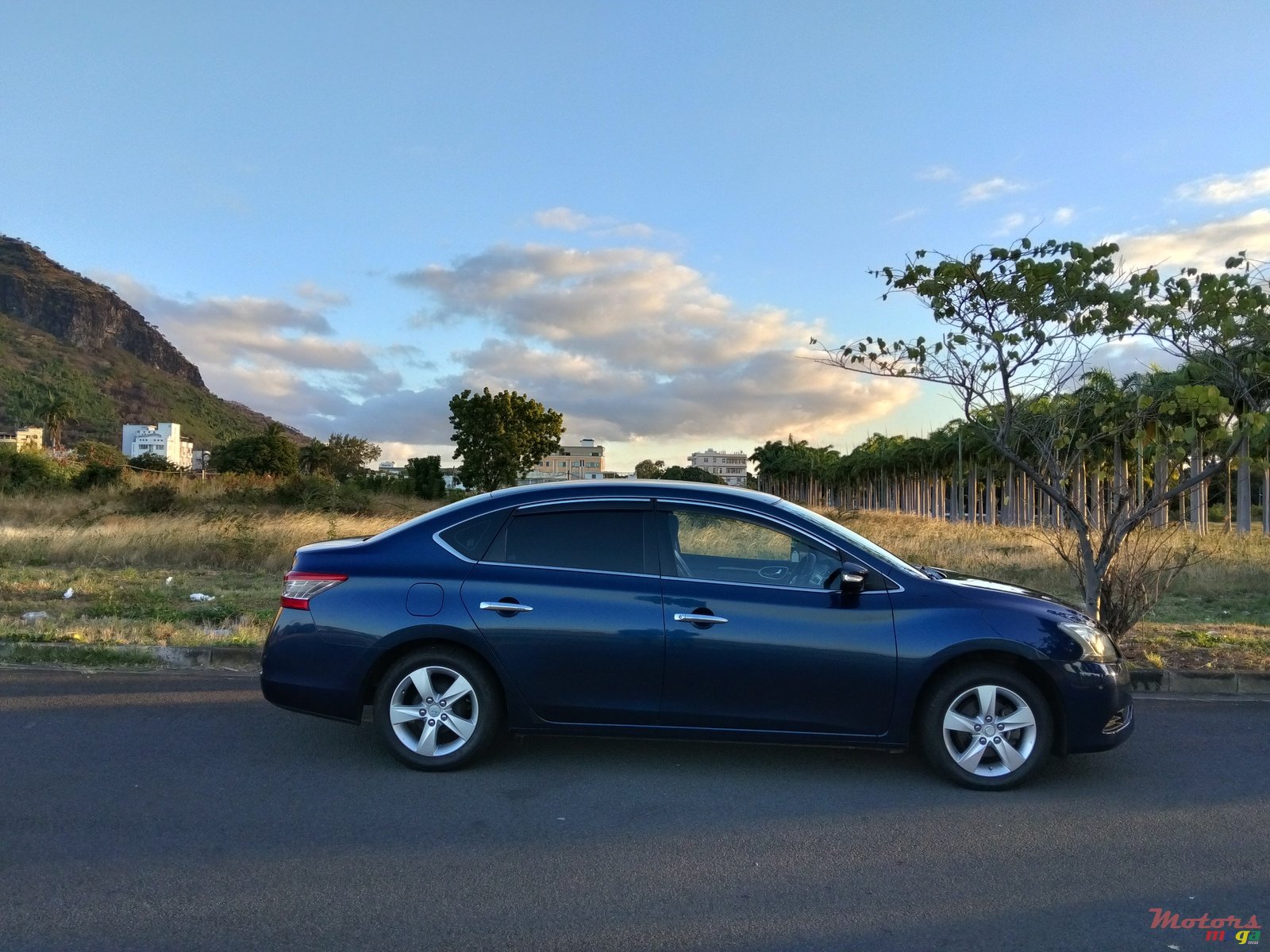 2015' Nissan Sentra Saloon photo #2