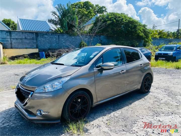 2013' Peugeot 208 photo #4