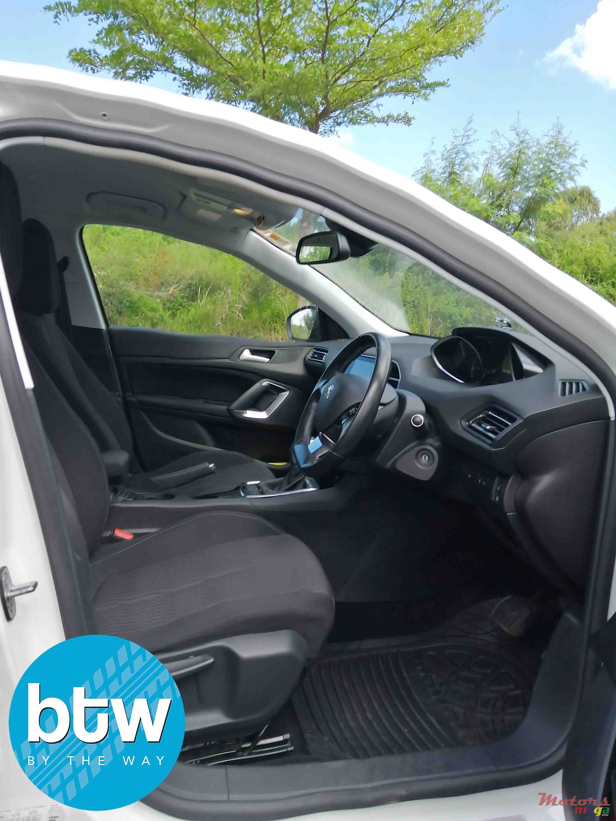 2015' Peugeot 308 photo #5