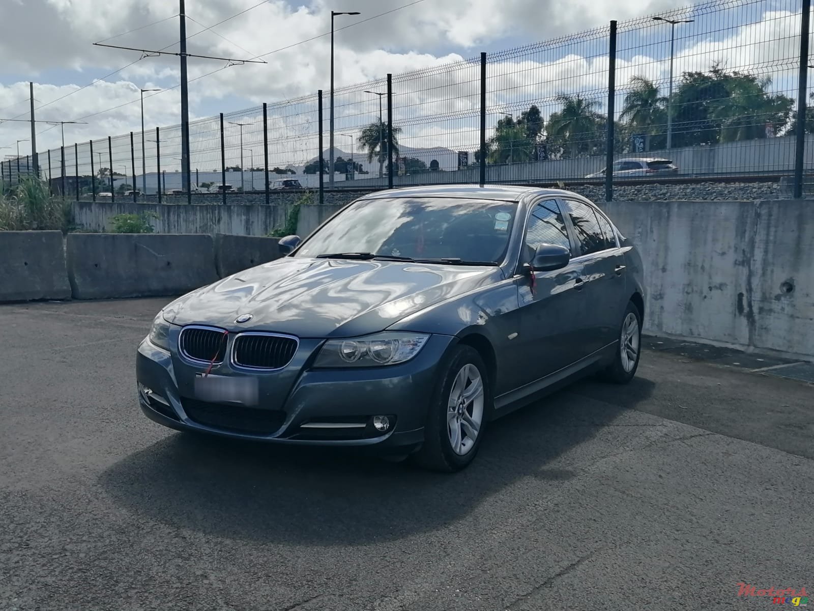 2011' BMW 316 photo #1