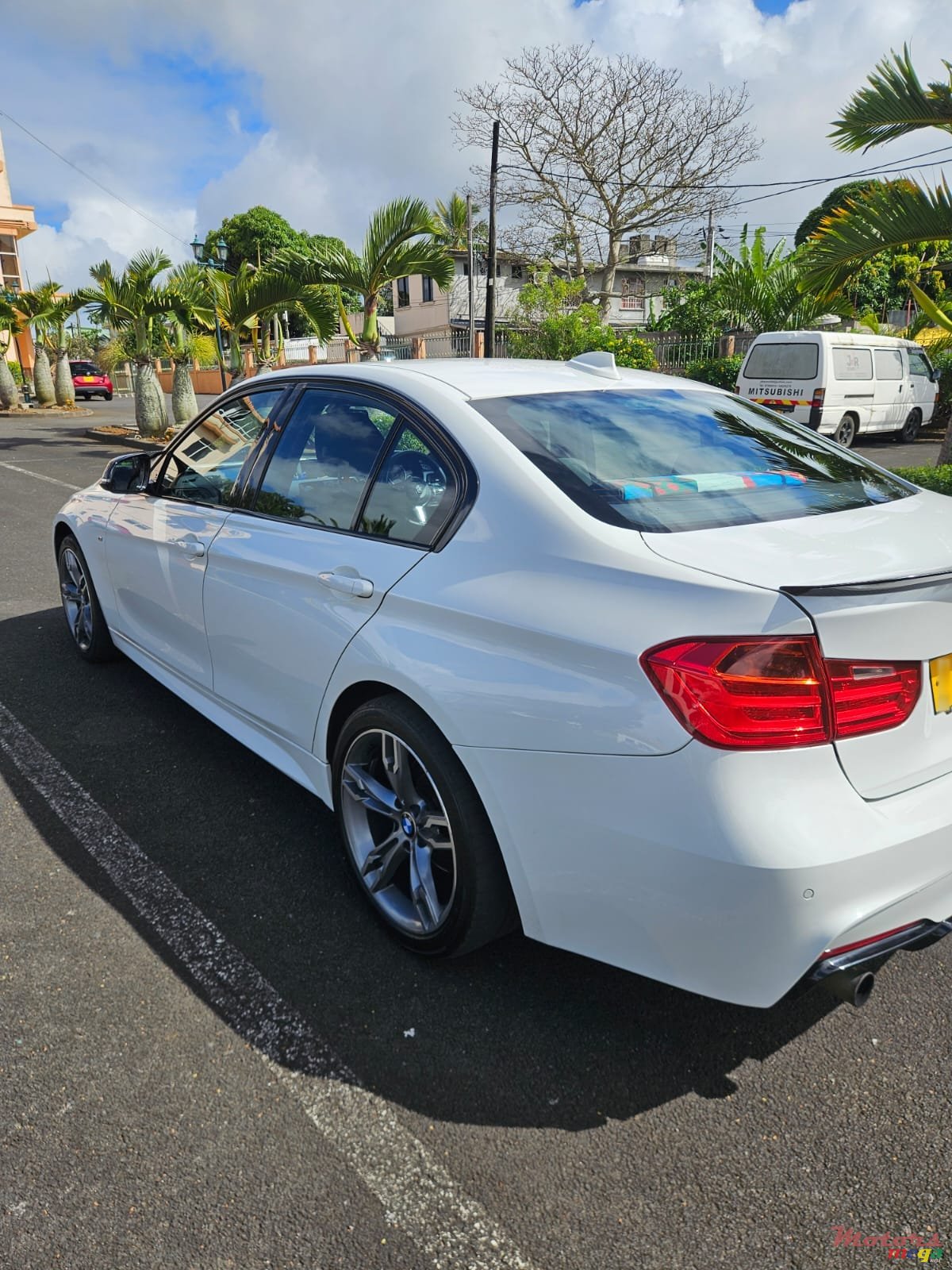 2015' BMW 316 photo #1