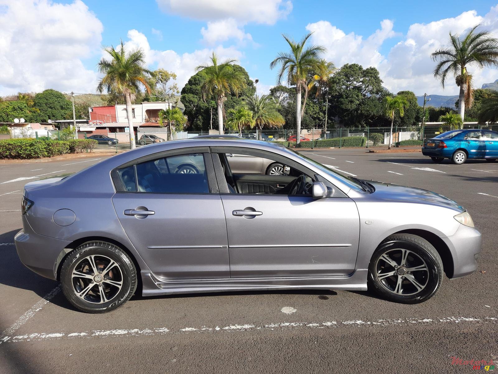 2004' Mazda 3 photo #3