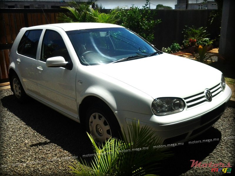 2002' Volkswagen Golf IV photo #2