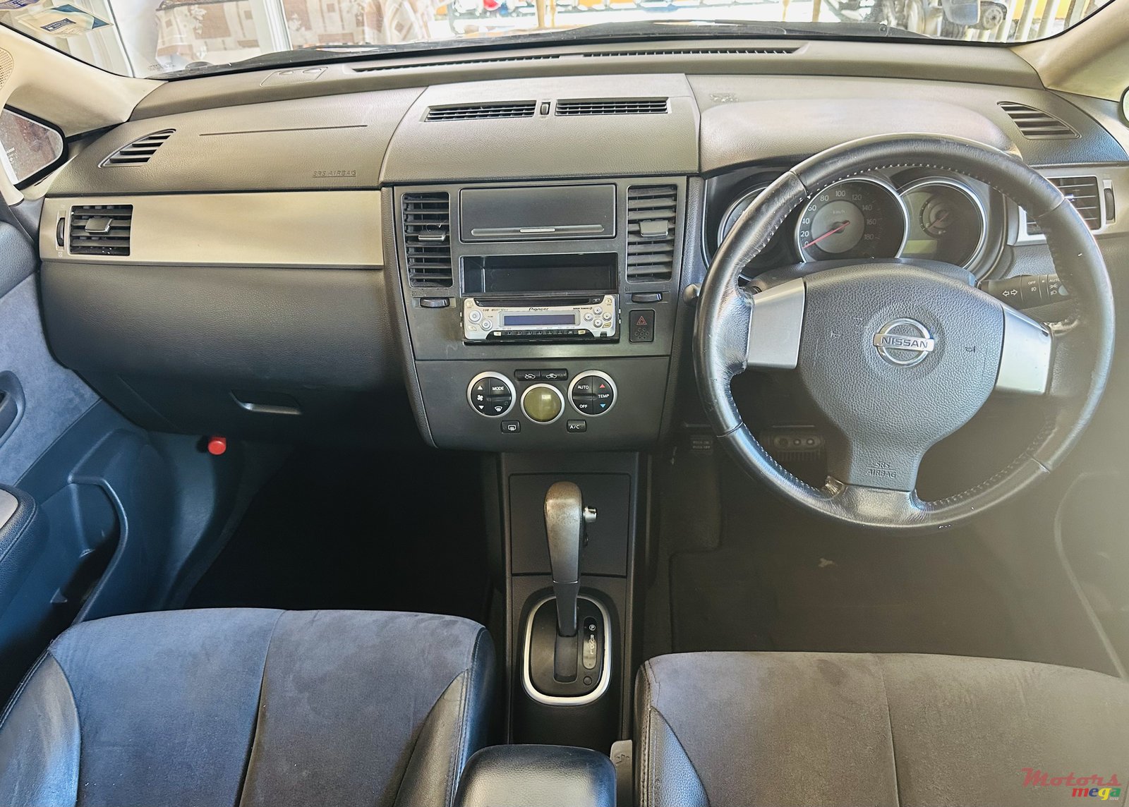 2005' Nissan Tiida photo #5